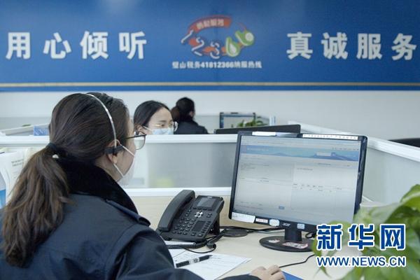 重庆:战疫情 12366热线服务不断档